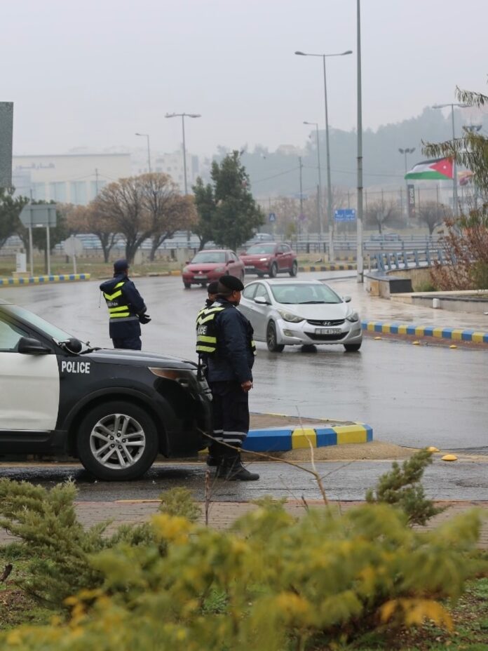 الأمن العام يحذر من المنخفض الجوي المتوقع في اليومين القادمين - صورة