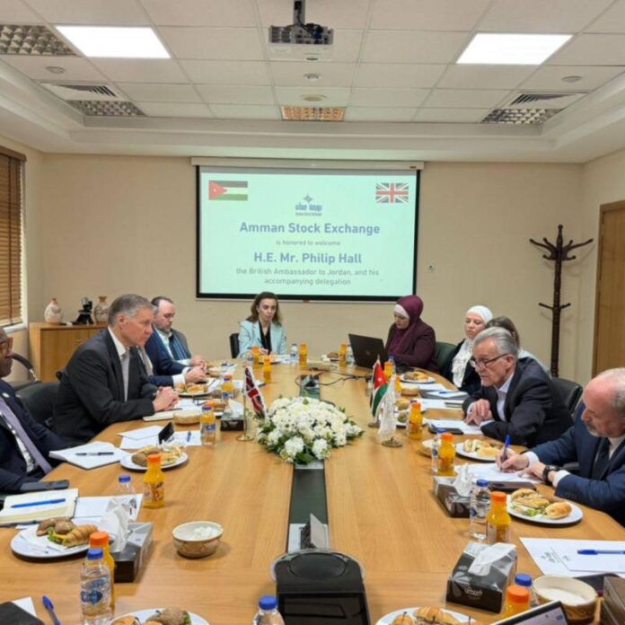 بورصة عمّان تستقبل السفيرَ البريطاني والوفد المرافق له (صور)