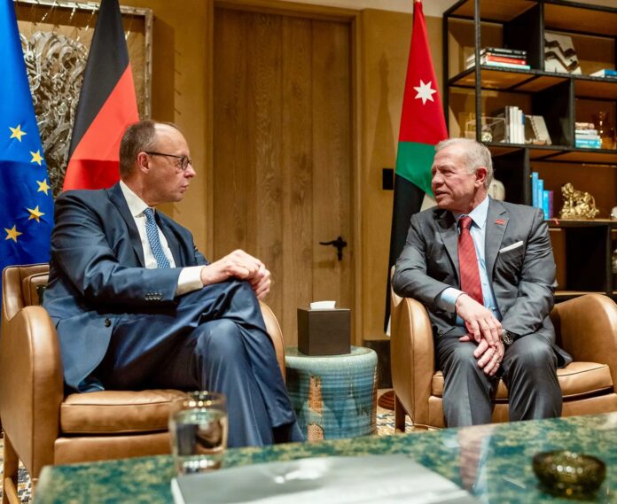 الملك يلتقي المستشار الألماني في العقبة