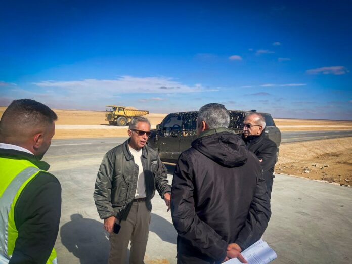 رئيس الوزراء يتفقد أعمال البنية التحتية لمشروع مدينة عمرة