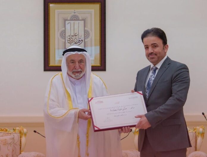 فوز الدكتور عيسى برهومة بجائزة الشارقة الدولية للدراسات اللغوية والعجمية