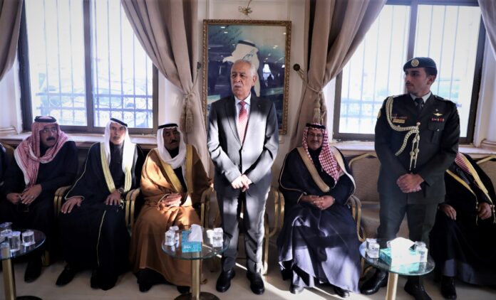 مندوبا عن الملك وولي العهد .. العيسوي يعزي عشيرتي الفايز والزبن