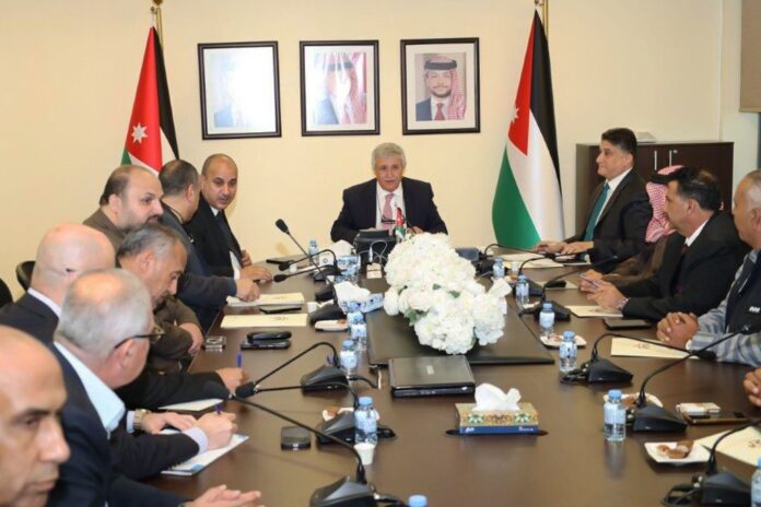 وزير النقل يلتقي ممثلي التاكسي الأصفر ويؤكد أهمية دعم القطاع