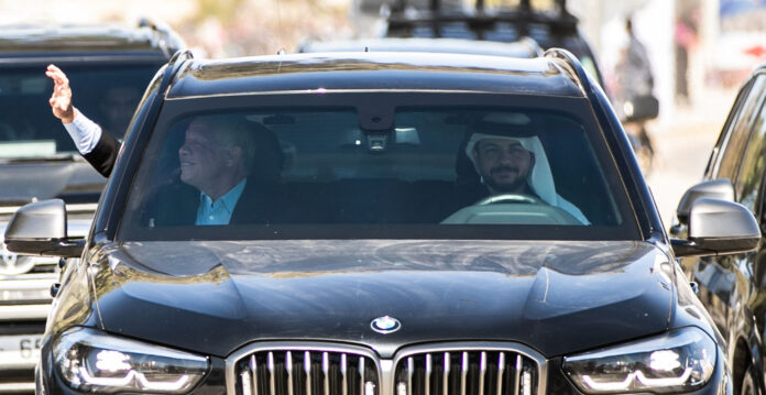 الملك يلتقي وجهاء وممثلين عن محافظة إربد في مدينة الحسن للشباب