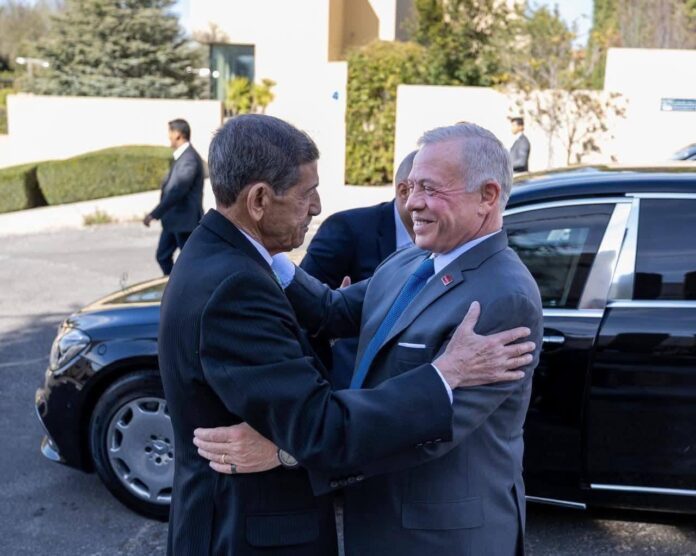 الملك يزور رئيس الديوان الملكي الأسبق يوسف الدلابيح