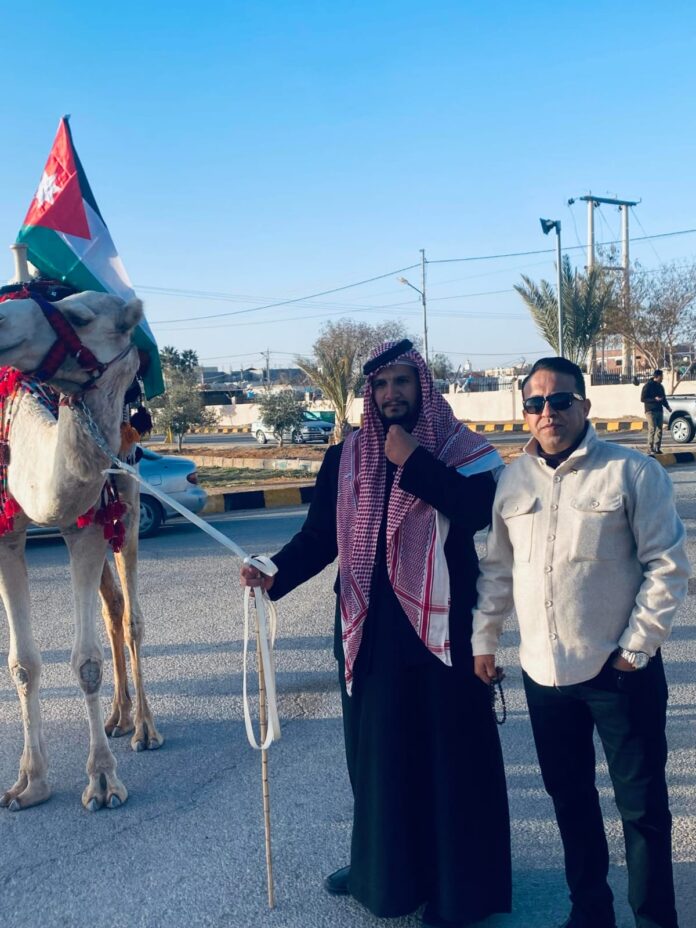 احتفاءً بعيد ميلاد الملك .. الشيخ سند البزايعة يبدأ رحلته من معان الى عمان بواسطة الجمل - فيديو