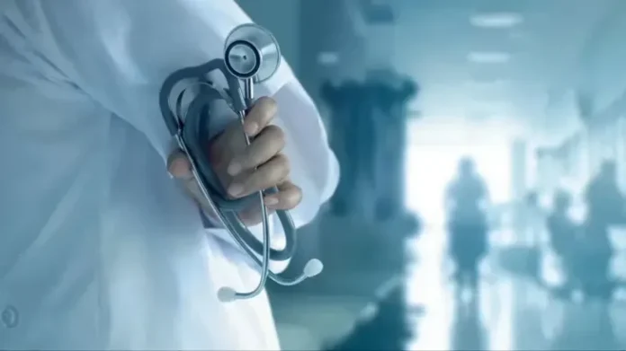 أطباء يطالبون نقابتهم بالتحرك الجاد لحل الملفات العالقة