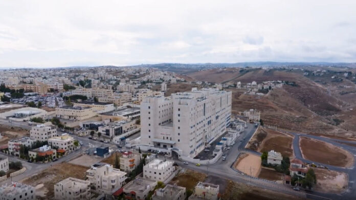 الملك يستهل زيارته لمحافظة إربد بافتتاح مستشفى الأميرة بسمة