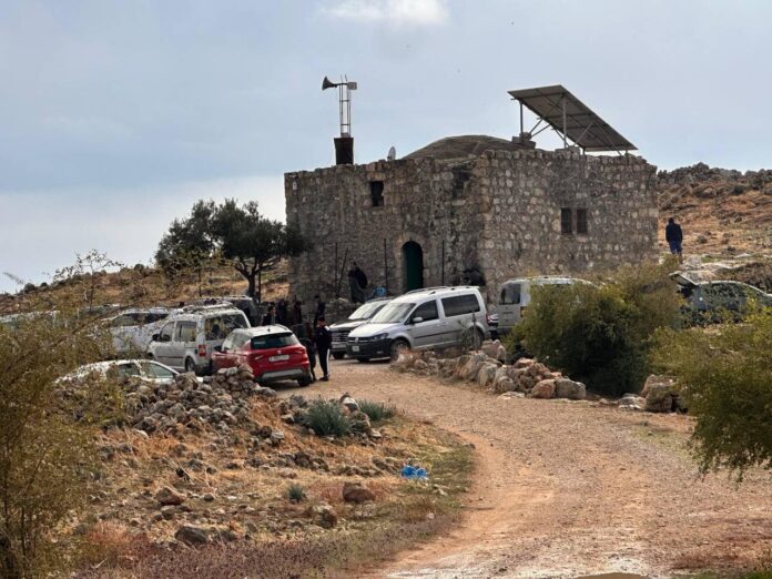 مستوطنون يخربون مسجدًا في خربة طانا