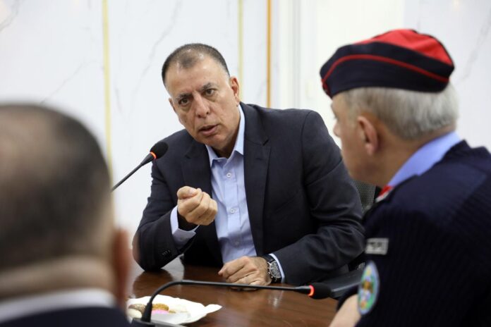 وزير الداخلية يتابع سير العمل في جسر الملك حسين