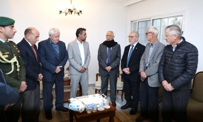 مندوبا عن الملك وولي العهد .. العيسوي يعزي عشائر الشيشاني وحجازي وأبو السمك