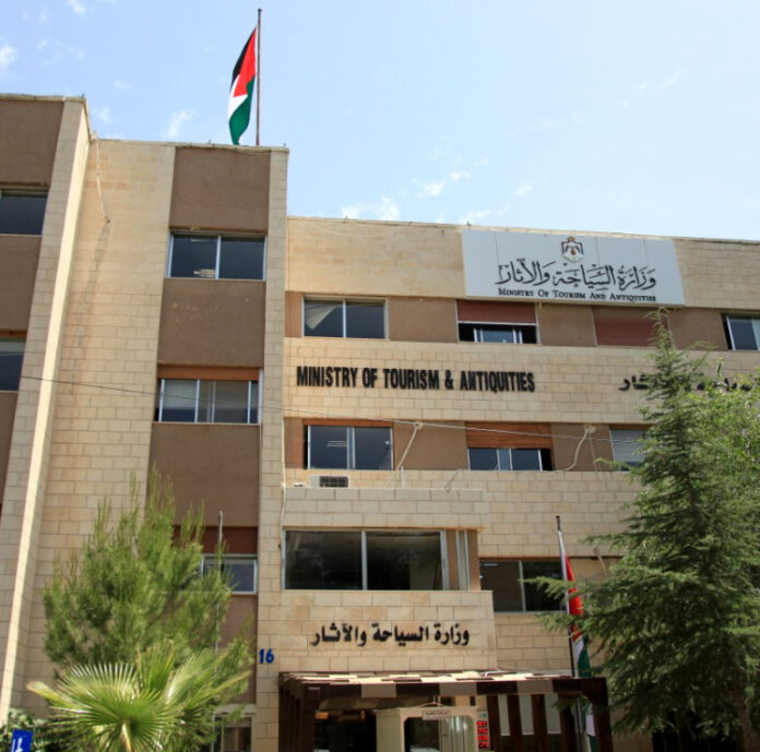 وزارة السياحة تحذر - تفاصيل