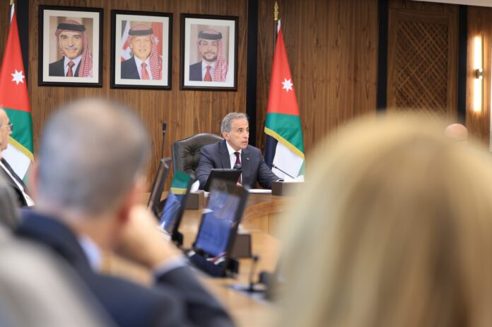 رئيس الوزراء يعلن التعديل على مسودة مشروع قانون الضمان الاجتماعي - تفاصيل