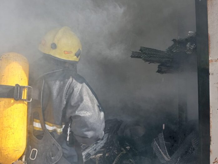 الزرقاء : الدفاع المدني يسعف رجل وزوجته احترق منزلهما