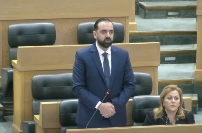 خليل يؤدي اليمين الدستورية نائبًا بـ