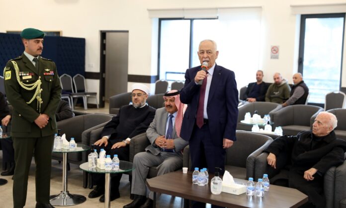 مندوبا عن الملك وولي العهد .. العيسوي يعزي آل عابدين