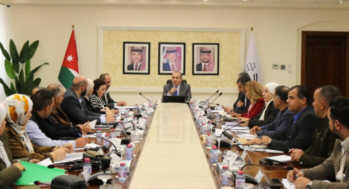 ابو السمن يعقد اجتماعا موسعا في وزارة الاشغال .. ماذا تضمن ؟؟