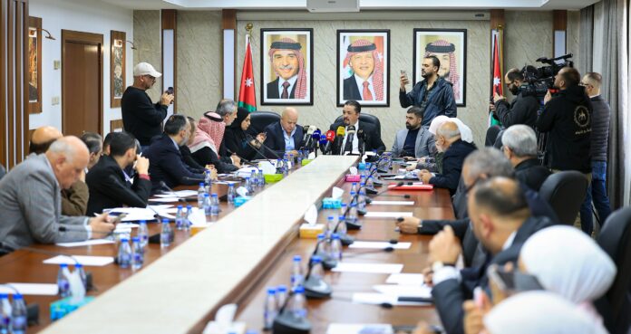 “العمل النيابية” تبحث تعديلات “الضمان” مع نقابة المحامين