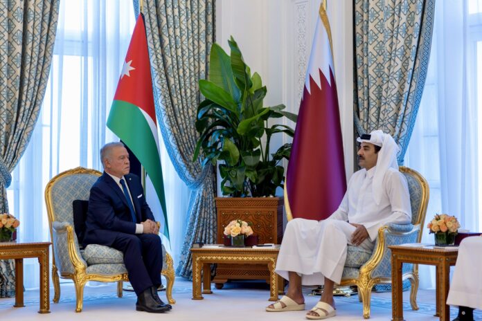 الملك يبدأ زيارة إلى دولة قطر