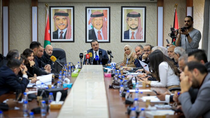 “العمل النيابية” تواصل حواراتها حول قانون الضمان وتلتقي صحفيين اقتصاديين