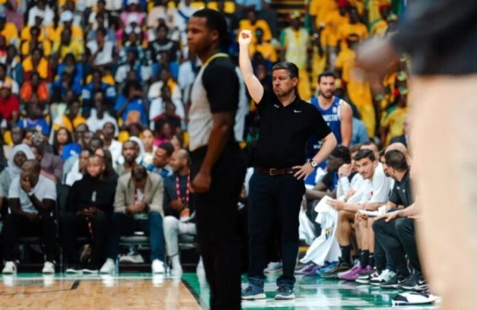 مدرب برتغالي يعتنق الإسلام في تونس (فيديو)