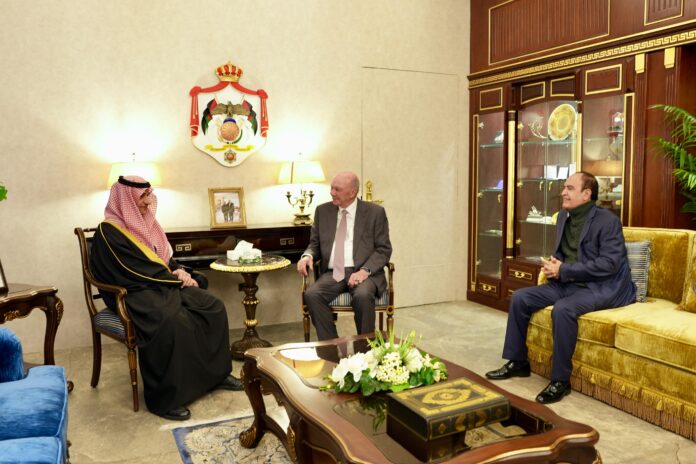 الفايز يلتقي سفيري المملكة العربية السعودية وسلطنة عمان