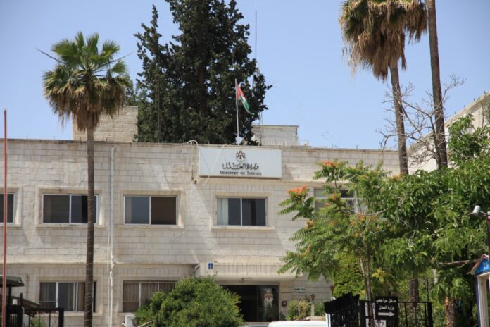 تعليمات جديدة لتنظيم عمل المترجمين أمام 