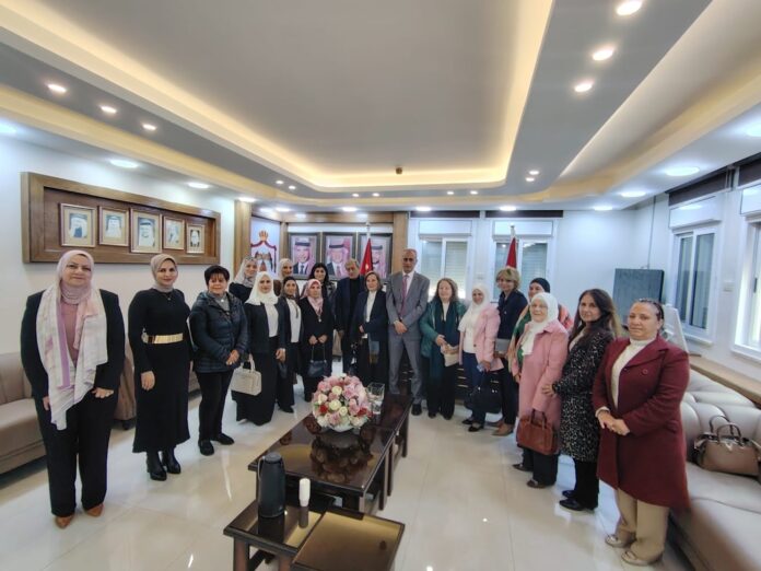 لجنة المرأة في مؤسسة الإعمار تلتقي محافظ إربد بالوكالة