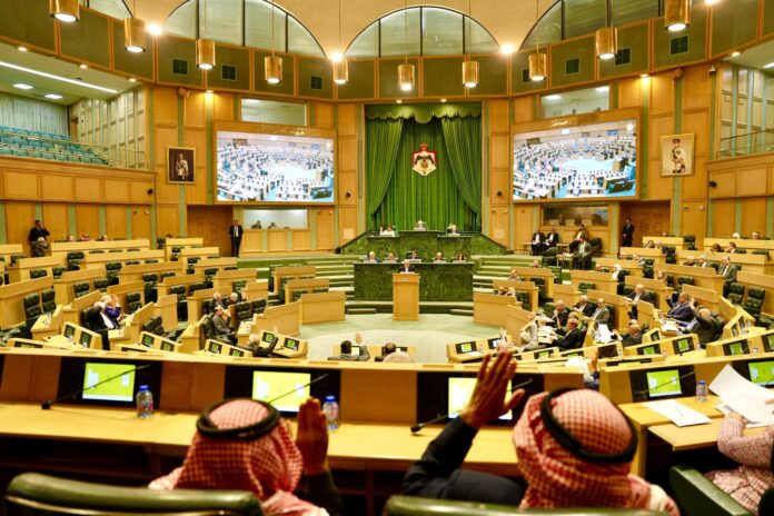 الأعيان يقر 6 مشاريع قوانين كما وردت من النواب