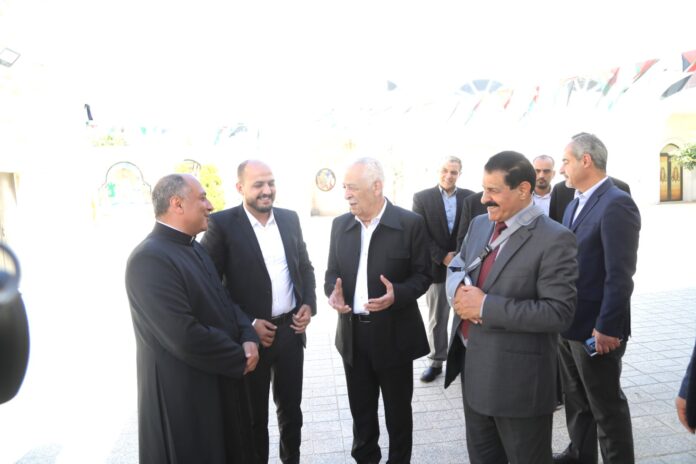 رئيس الديوان الملكي يفتتح ويتفقد مشاريع ضمن المبادرات الملكية في عجلون