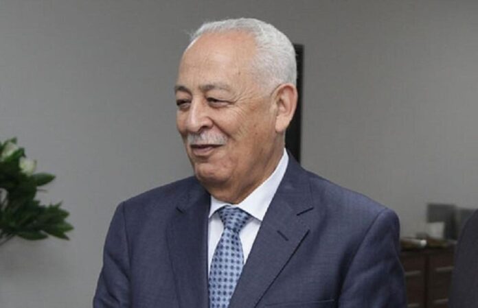 العيسوي ينقل تمنيات الملك وولي العهد بالشفاء العاجل للشاعر حيدر محمود