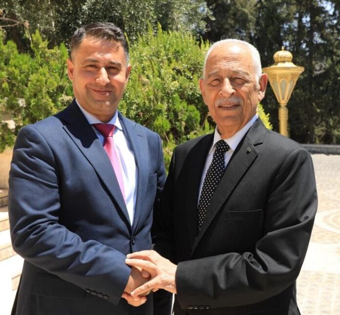 النجداوي يكتب : يوسف العيسوي مِعيارُ الأمانةِ وسادنُ ميثاقِ الوفاءِ بينَ العرشِ والشعب