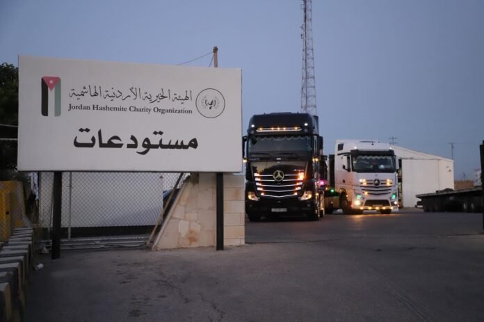 من الاردن الى لبنان : تجهيز قافلة اغاثية جديدة مكونة من 18 شاحنة