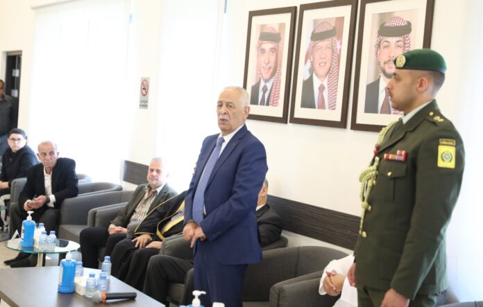 مندوبا عن الملك وولي العهد .. العيسوي يعزي عشيرة حجازي