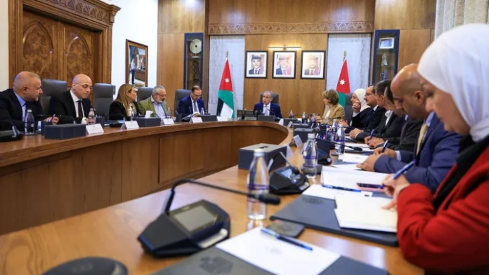 رئيس الوزراء يترأس الاجتماع الأول لمجلس أمناء الأكاديمية الأردنية للإدارة الحكومية