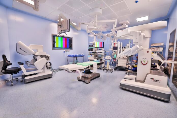 المستشفى التخصصي ينجح في اطلاق برنامج جراحة الروبوت باستخدام أول روبوت جراحي متعدد الأذرع في الأردن