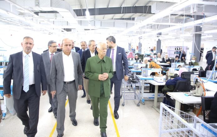رئيس الديوان الملكي يتفقد مشاريع مبادرات ملكية في الكرك والعقبة