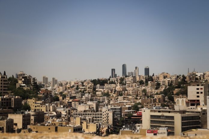 أجواء حارة اليوم وصيفية معتدلة غدا