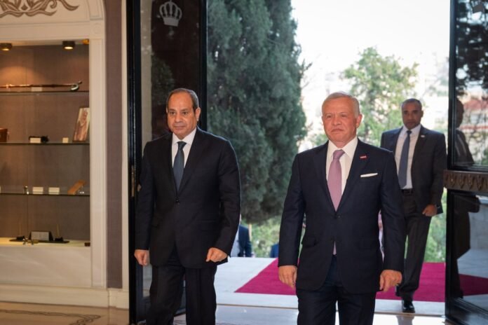 الملك والسيسي يؤكدان أهمية استعادة التهدئة الشاملة إقليميا