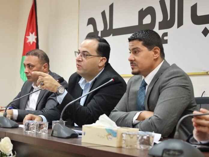 الخصاونة يكتب : قبل أن تحكم على الأحزاب … اقترب منها