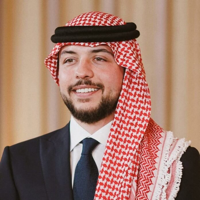 ولي العهد يعزي أمير قطر بوفاة الشيخ حمد بن خليفة آل ثاني