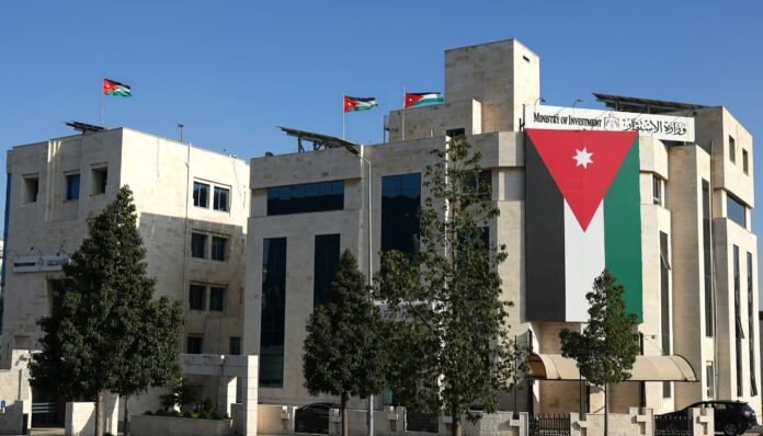 وزارة الاستثمار توضح حقيقة تعثر مشروع استثماري والعدول عن نقل 3 مصانع إلى المملكة