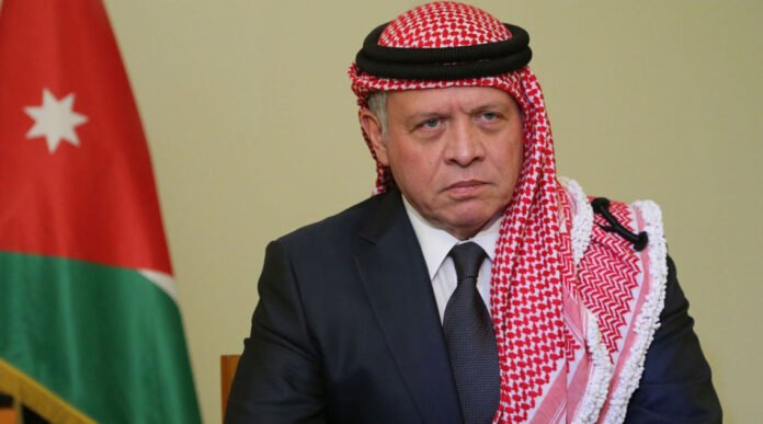 الملك يعزي أمير دولة قطر بوفاة سمو الأمير الشيخ حمد بن خليفة آل ثاني