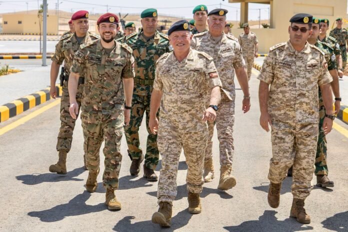 الملك يفتتح مباني جديدة لقيادة لواء الملك الحسين بن طلال المدرع الملكي 40