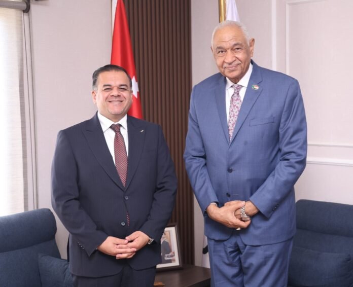 السفير السوداني حسن سوار الذهب يلتقي المدير التنفيذي لمهرجان جرش