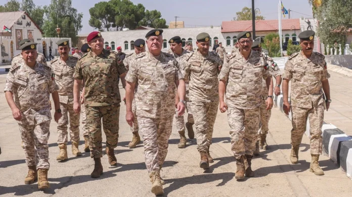 رئيس هيئة الأركان المشتركة يزور قيادة المنطقة العسكرية الشرقية