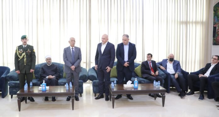 مندوبا عن الملك وولي العهد .. العيسوي يعزي الغرايبة وشحادة
