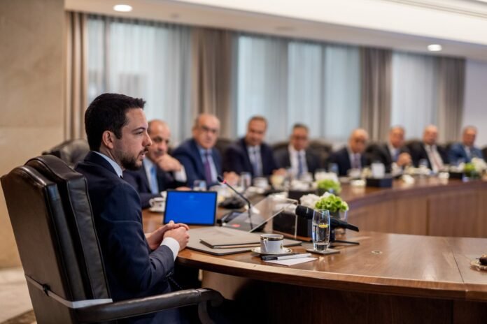 نائب الملك يؤكد ضرورة وضع مصلحة المواطن في مقدمة الأولويات