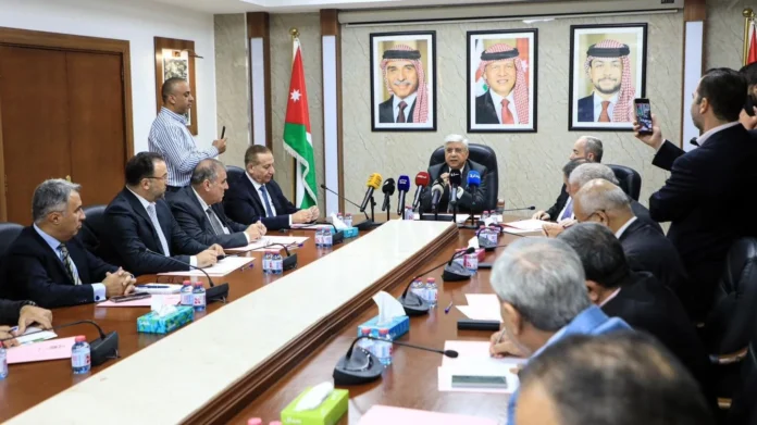 ماذا قال المسؤولين عن ازالة الاشجار من الارصفة امام النواب ؟