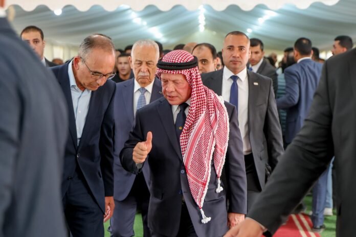 الملك يعزي بشهداء قرية حمود في الكرك